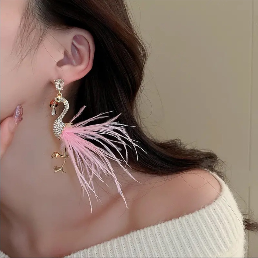 COPY - Flamingo Feather Earrings🦩✨ - Picture 4 of 4